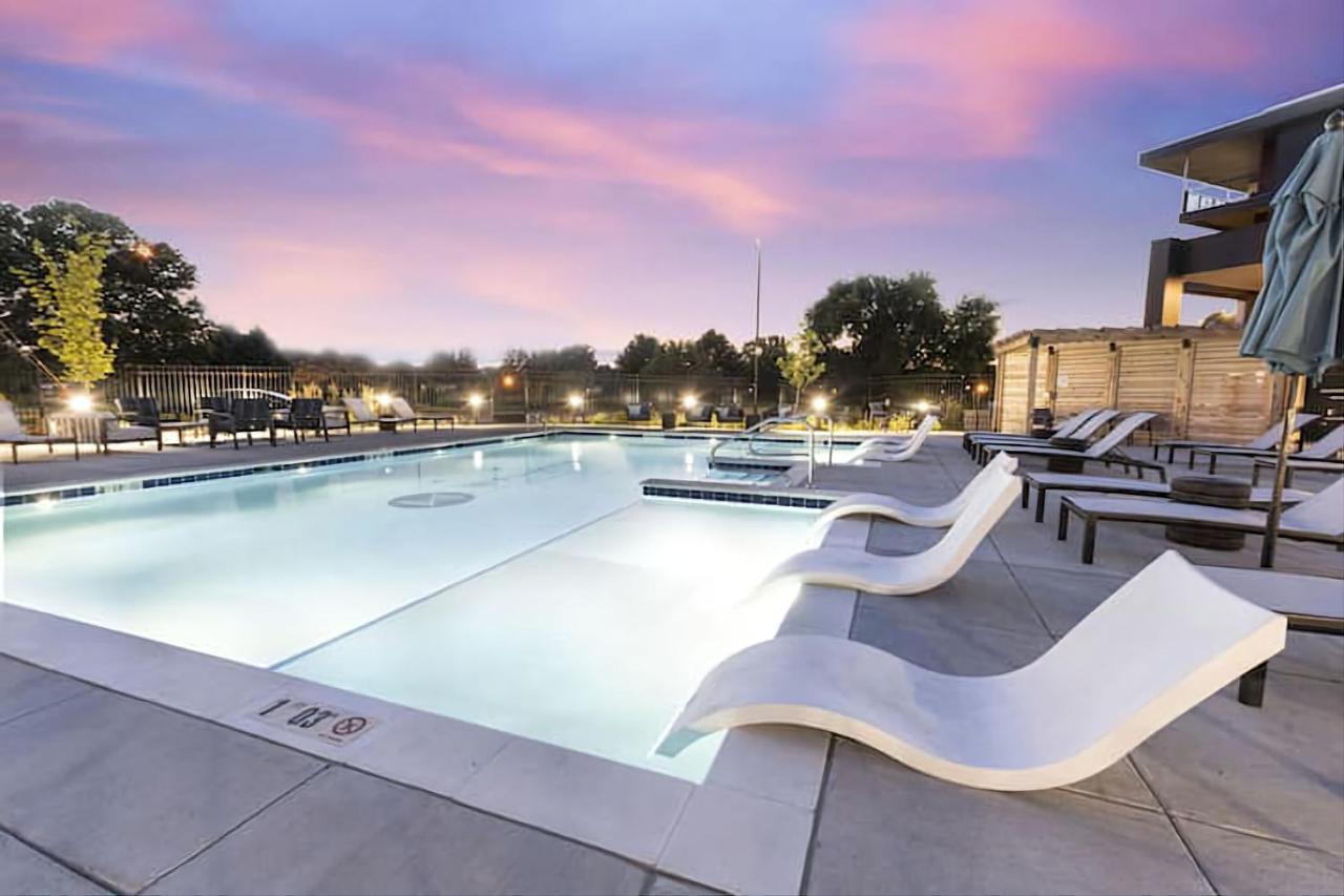 Modern Dwntwn 1 Bdrm Apt Pool Gym Free Parking อินเดียนาโพลิส ภายนอก รูปภาพ