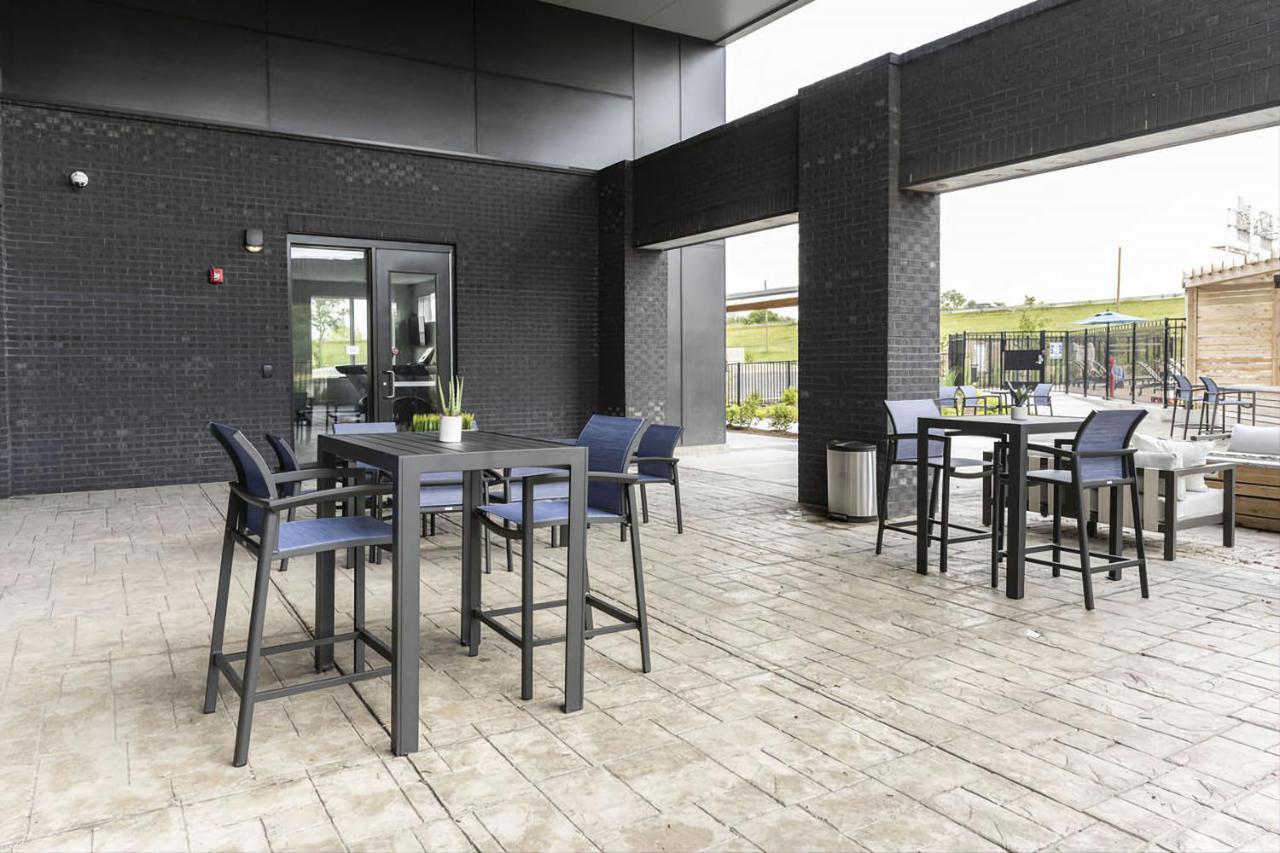 Modern Dwntwn 1 Bdrm Apt Pool Gym Free Parking อินเดียนาโพลิส ภายนอก รูปภาพ