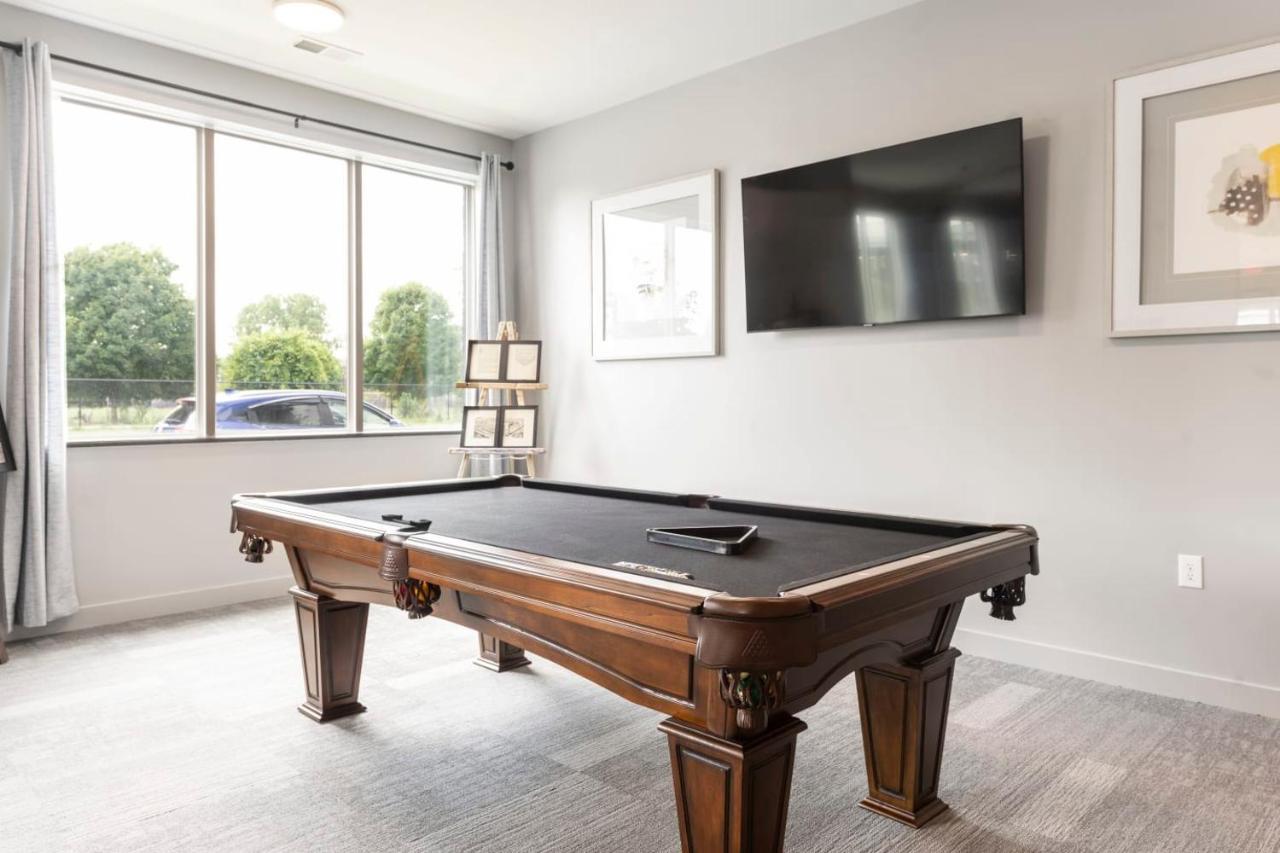 Modern Dwntwn 1 Bdrm Apt Pool Gym Free Parking อินเดียนาโพลิส ภายนอก รูปภาพ